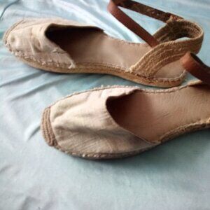 Women's Espadrilles Size: 9 Fair Condition Flats